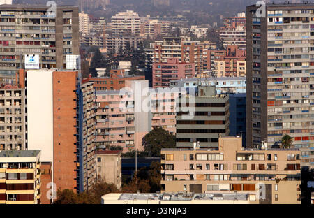 Moderne Hochhäuser in Santiago de Chile in Chile, 2. Mai 2006 fotografiert. Foto: Tim Brakemeier Stockfoto