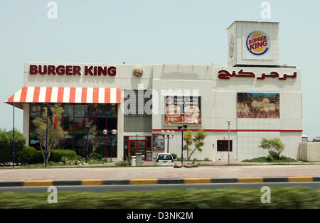 Das Bild zeigt ein Burger King Restaurant in Kuwait-Stadt, Kuwait, Sonntag, 21. Mai 2006. Foto: Tim Brakemeier Stockfoto