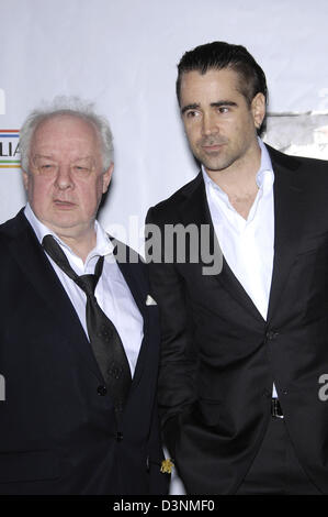 Hollywood, Kalifornien, USA 21. Februar 2013.  Jim Sheridan und Colin Farrell während der Oscar-Wilde-Pre-Oscar-Verleihung-Veranstaltung im Bad Robot Studio am 21. Februar 2013, in Santa Monica, Kalifornien statt. Kredit Bild: Kredit-: Michael Germana/Globe Photos/ZUMAPRESS.com/Alamy Live-Nachrichten Stockfoto