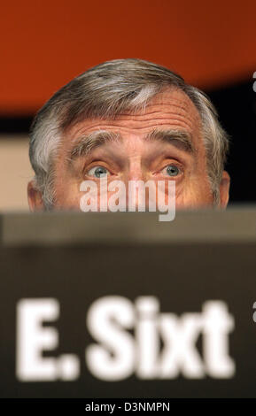 Sixt AG CEO Erich Sixt ist während der Autovermieter Hauptversammlung in München, Deutschland, Donnerstag, 1. Juni 2006 abgebildet. Nach Sixt hatte die deutsche Autovermietung Riesen die besten Ergebnisse ihrer Geschichte im Jahr 2005. Es wird erwartet, dass Deutschlands größte Autovermietung Rekordergebnis im Jahr 2006 wieder steht vor. Foto: Frank Leonhardt Stockfoto