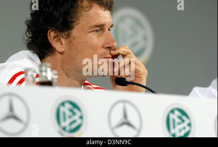 Deutscher Fußball-Torwart Jens Lehmann ist im Rahmen einer Pressekonferenz des deutschen Fußball Bundes (DFB) das Internationale Congress Center (ICC) in Berlin, Deutschland, Mittwoch, 7. Juni 2006 abgebildet. Das deutsche Team bereitet sich in Berlin für das kommende FIFA World Cup Kick-off-Spiel gegen Costa Rica am Freitag, 09 Juni in München. Foto: Michael Hanschke Stockfoto