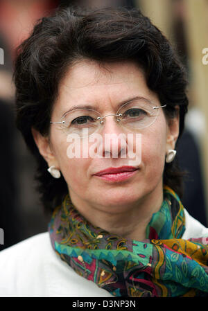 Das Foto zeigt Barbara Lochbihler, Generalsekretärin der Menschenrechte Organisation Amnesty international in Deutschland bei einer Demonstration in Berlin, Samstag, 3. Juni 2006. Unter dem Motto "1 Million Gesichter für die Kontrolle von internationalen Waffe Handel" Amnesty international und Oxfam Deutschland vor einer UN-Konferenz gefordert sollte die Bundesregierung die Ereignisanzeige verklagen Stockfoto