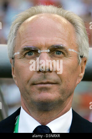 Englisch Trainer Sven-Göran Eriksson in der 2. Vorrundenspiel des 2006 FIFA World Cup zwischen England und Ecuador in Stuttgart, Deutschland, Sonntag, 25. Juni 2006. DPA/PATRICK SEEGER +++ Mobile Dienste, +++ entnehmen Sie bitte auch die allgemeinen Geschäftsbedingungen der FIFA. Stockfoto