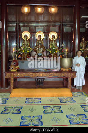 Ein Mönch, fotografiert am Thien Mu-Pagode in Hue, Vietnam, Freitag, 24. Februar 2006. Foto: Christine Kokot Stockfoto