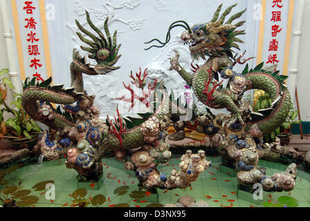 (Dpa-Datei) - Drachen Brunnen in der Montagehalle Phuc Kien (Fukian) in Hoi an, Vietnam, 23. Februar 2006. Foto: Christine Kokot Stockfoto
