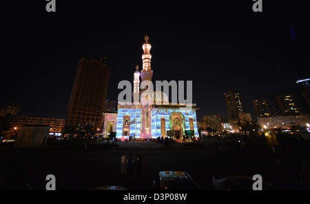 Sharjah Lichterfest 2013 (beleuchten Ihre Fantasie). Beleuchtete Mosscheen in Sharjah Stadt in Sharjah. Das Foto zeigt die Masjid Al Majaz. Stockfoto