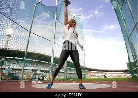 Deutsche Diskus Athlet Franka Dietzsch konzentriert sich bei ihrem Versuch den Diskus Frauen Qualifizierung der 19. Europan-Leichtathletik-Weltmeisterschaft in Göteborg, Schweden, Dienstag, 8. August 2006. Dietzsch zogen ins Finale ein Versuch über 65,93 Meter. Foto: Kay Nietfeld Stockfoto