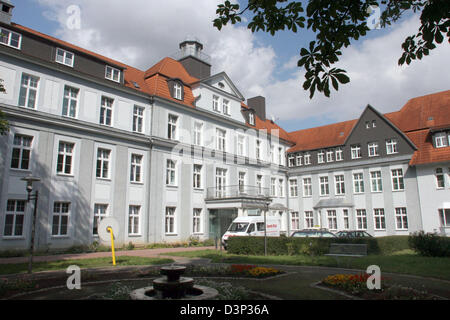 Das Bild zeigt Heilos Klinik in Bleicherode, Deutschland, Donnerstag 17. August 2006. Die spanische doping-Skandal hat Deutschland erreicht Radfahren pro Jan Ullrich zunehmend unter Druck setzen. Das Bundeskriminalamt, die Staatsanwaltschaft und andere Sachverständige gesucht Wohnung und Arbeitsplatz eines deutschen Arztes in Bleicherode und Niedersachsen heute. Punische Stockfoto