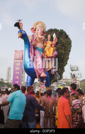 Idol von Lord Ganesha für Lord Vishnu an Immersion Zeremonie, Mumbai, Maharashtra, Indien Stockfoto