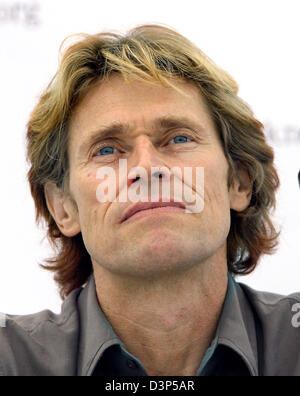 Der US-amerikanische Schauspieler Willem Dafoe ist während einer Pressekonferenz für die "Tabelle der freien Stimmen" kommen zusammen in Berlin, Deutschland, Donnerstag, 7. September 2006 abgebildet. Dafoe wird das weltweit größte "runden Tisch" diskutieren Themen der größte Sorge an die Weltöffentlichkeit, betont unter gemeldeten Problemen und Auseinandersetzung mit Schlüsselthemen gebilligt Dropping Knowledge Liegenschaften moderieren. Stockfoto