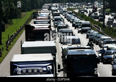 Eine Panne der zehn Kilometer Verkehr Stau für Autibahn A8 Salzburg-München in der Nähe von Suerlach, Deutschland, 7. September 2006. Foto: Frank Maechler Stockfoto