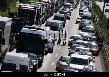 Eine Panne der zehn Kilometer Verkehr Stau für Autibahn A8 Salzburg-München in der Nähe von Suerlach, Deutschland, 7. September 2006. Foto: Frank Maechler Stockfoto