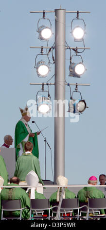 Papst Benedict XVI feiert die Messe in München, Deutschland, 10. September 2006. Der Papst ist zu Besuch in seinem Heimatstaat bayerischen bis 14 September. Foto: Stephan Jansen Stockfoto