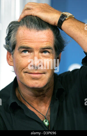 Pierce Brosnan besucht eine Pressekonferenz für seinen neuen Film "Seraphim Falls" auf dem International Film Festival in Toronto, Kanada, Mittwoch, 13. September 2006. Foto: Hubert Boesl Stockfoto