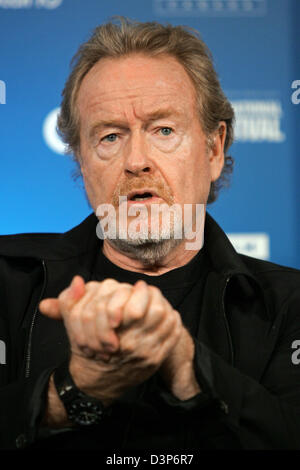 Englischer Regisseur Ridley Scott beschreibt seinen neuen Film "A Good Year" auf einer Pressekonferenz im Hotel Sutton Place in Toronto, Kanada, Samstag, 9. September 2006. Foto: Hubert Boesl Stockfoto