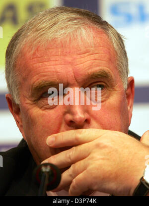Irische Pat McQuaid, Präsident von der International Cycling Union (UCI), ist während einer Pressekonferenz im Rahmen der Rad WM 2006 in Salzburg, Österreich, Samstag, 23. September 2006 abgebildet. Foto: Gero Breloer Stockfoto