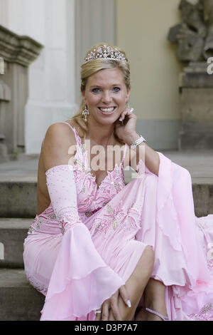 Prinzessin Maja Synke von Hohenzollern in Ludwigsburg, Deutschland, Sonntag, 24. September 2006 abgebildet. Die Patronate der Stiftung "Schattenkinder e.V." wurde einen 10.000 Euro-Scheck an der "Disney Princess Ball" für ihre Stiftung übergeben. Der "Disney Pricess Ball" ist eine gemeinsame Aktion des Verlages Egmont Ehapa, der deutsche Verband der Tanzlehrer und Disney. Foto: Mari Stockfoto