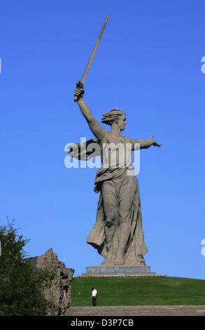 (Dpa-Datei) - das Bild zeigt die monumentale Skulptur Mather Heimat auf dem Mamajew-Hügel in Wolgograd, dem früheren Stalingrad, Russland, 9. September 2006. Das Denkmal erinnert an die sowjetische Soldaten in der Schlacht von Stalingard. Foto: Uwe Zucchi Stockfoto