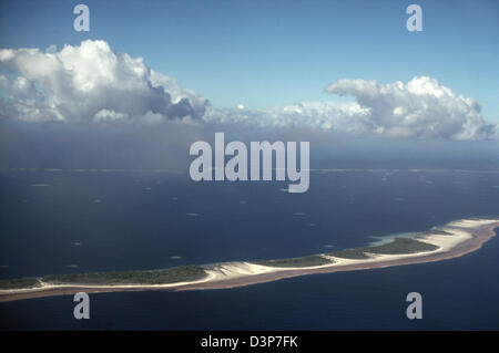 (Dpa - Dateien) Das undatierte Foto zeigt eine Luftaufnahme von der Insel Manihi, Tuamotu, Französisch-Polynesien. Foto: Michael Serrallier Stockfoto