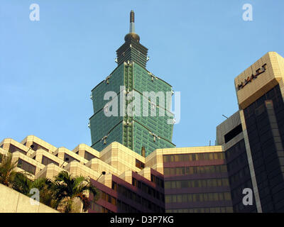 Das Bild zeigt den Büroturm des Taipei International Financial Center in Taipei, Taiwan, 9. September 2006. Der Wolkenkratzer Taipei 101 ist das derzeit höchste Gebäude der Welt mit 101 Stockwerken und einer Höhe von 508 Metern. Foto: Jürgen Effner Stockfoto