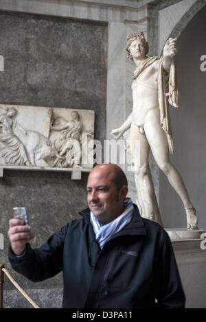 Berühmte klassische Marmor Skulptur Apollo Belvedere Pythischen Apollo entdeckt in einer Grabung in der Renaissance im Vatikan Stockfoto