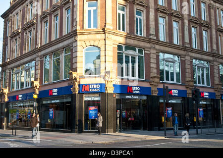 Metro-Bank auf Tottenham Court Road, London, UK Stockfoto