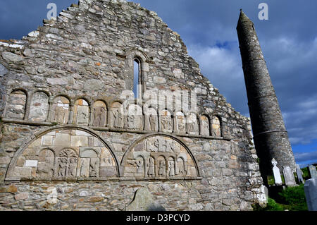 Rundturm und Ruinen der St. Declan Kirche, Ardmore.Waterford Irland Stockfoto