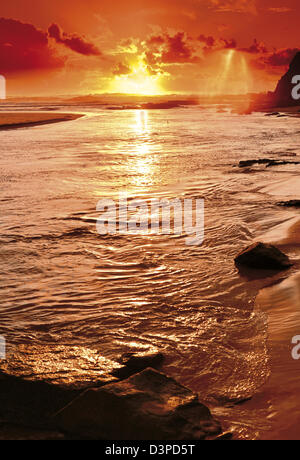 Portugal, Algarve: Sonnenuntergang am Strand von Praia de Odeceixe Stockfoto