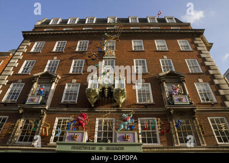 Außenansicht des Kaufhaus Fortnum & Mason in Piccadilly Stockfoto