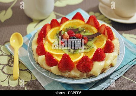 Blätterteig mit Obst. Rezept zur Verfügung. Stockfoto