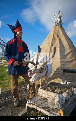 Laplander und Zelt in Nordkap Stockfoto