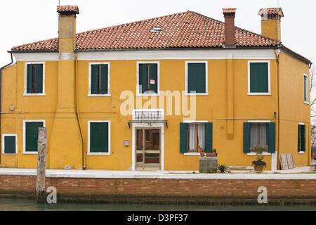 Bunte Häuser auf einer Insel in der Lagune Burano Stockfoto