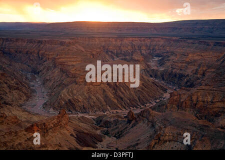 Fish River Canyon, der zweitgrößte Canyon der Welt bei Sonnenuntergang, Namibia, Südafrika Stockfoto