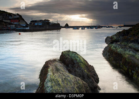 Mevagissey Hafen, bei Sonnenaufgang, Cornwall, Großbritannien Stockfoto