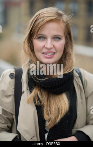 Porträt der berufstätige Frau im freien Stockfoto