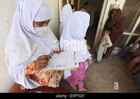 Peshawar, Pakistan Medizin. Versorgung der Flutopfer in einer Klinik Stockfoto