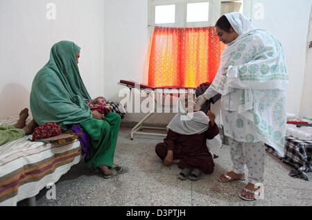 Peshawar, Pakistan, die medizinische Versorgung in einem Gesundheits-Zentrum Stockfoto