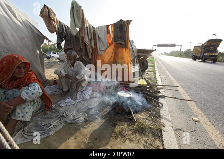 Nowshera, Pakistan, die Flut Flüchtlinge zunächst in Zelten leben Stockfoto