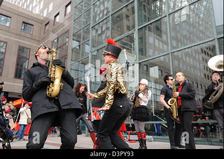 Die hungrigen März Band außerhalb der Wintergarten in Battery Park City. 22. Februar 2013 Stockfoto