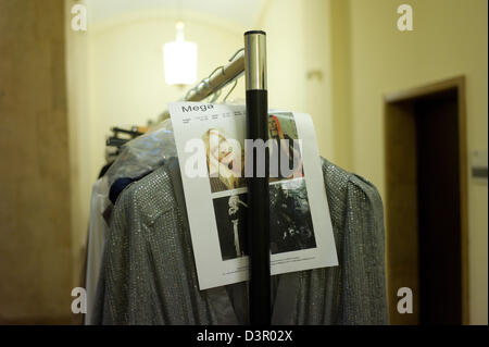 Berlin, Deutschland, Michalsky Kollektion Outfits einen Kleiderständer hängen Stockfoto