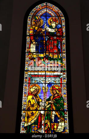 Glasfenster, die biblische Szenen in der Duomo in Florenz Italien Stockfoto