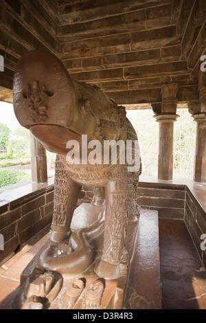 Nahaufnahme von Varaha (Wildschwein) Statue in einem Tempel, Khajuraho Tempel, Chhatarpur District, Madhya Pradesh, Indien Stockfoto