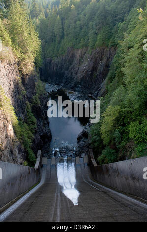 North Vancouver, Kanada, den Cleveland-Damm in den Capilano-Stausee Stockfoto