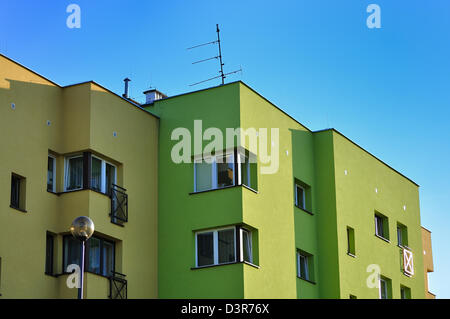 Plattenbau - Mehrfamilienhaus Stockfoto