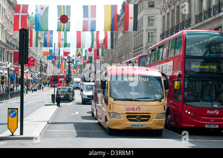 Busse auf Regent Street, London Stockfoto