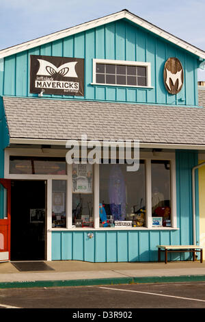 Jeff Clark Mavericks surf Shop in Säule Point Harbor in Half Moon Bay, Northern California USA Stockfoto