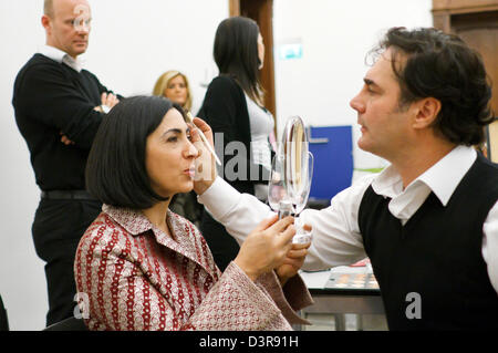 Berlin, Deutschland, Visagist Marco Mannozzi Models für die Modenschau am Berliner Couturewerkstatt UP ART Masse Design Stockfoto