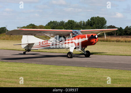 Beagle Auster D5 Serie 180 Husky G-ATCD Rollen am Breighton Flugplatz Stockfoto