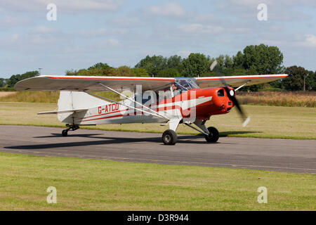 Beagle Auster D5 Series180 Husky G-ATCD Rollen am Breighton Flugplatz Stockfoto