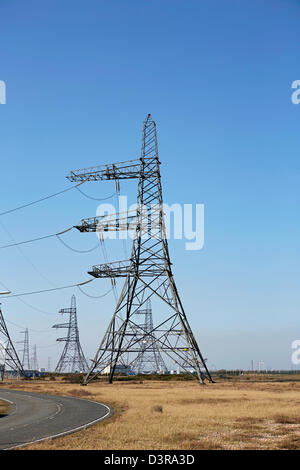 Dungeness Strommasten Stromversorgung Durchführung von Kernkraftwerk Dungeness B Stockfoto